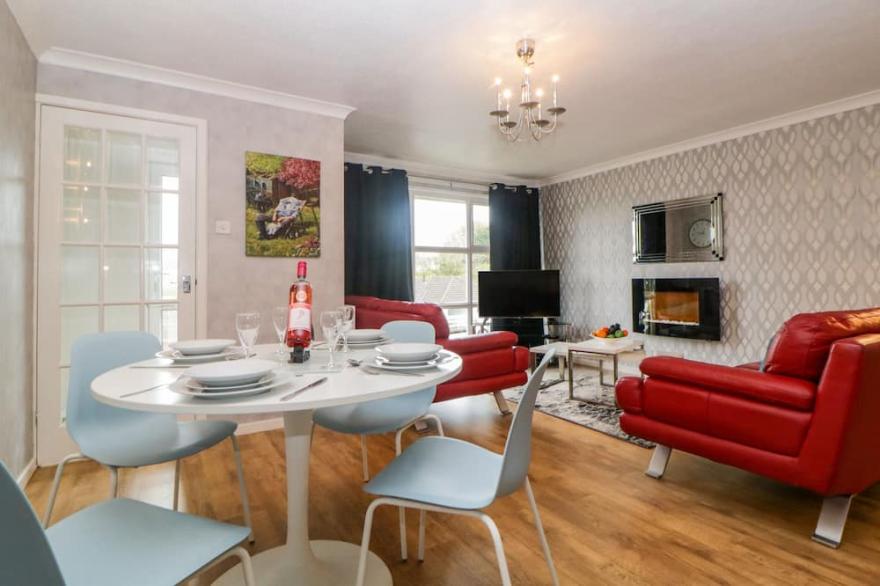 FOWEY COTTAGE, family friendly, with a garden in Torquay