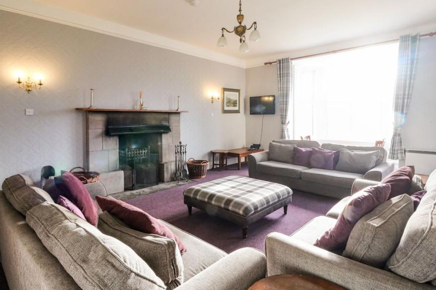 RIECHIP, pet friendly, character holiday cottage in Dunkeld
