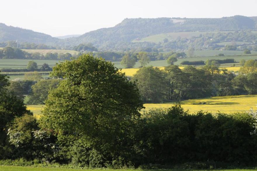 WHEELHOUSE COTTAGE, family friendly, with open fire in Sowerby