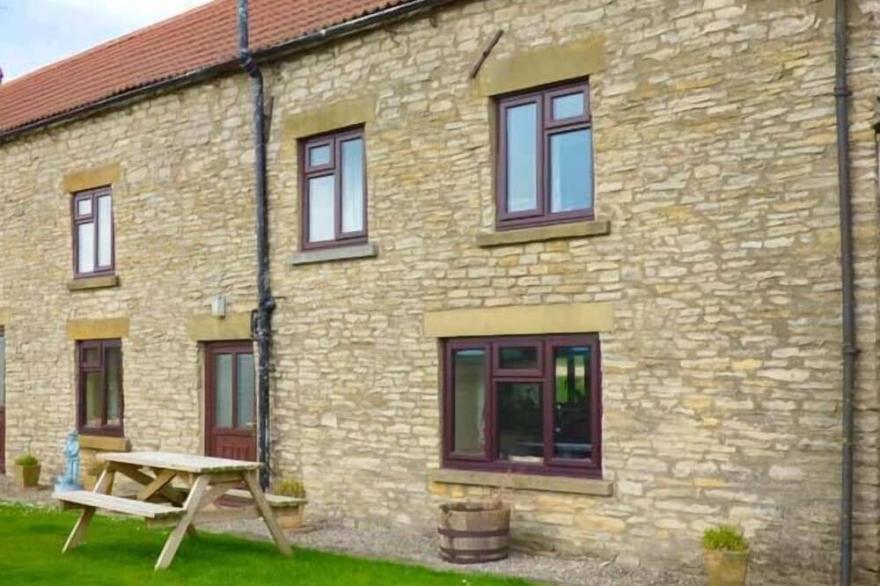WETHERCOTE COTTAGE, pet friendly, with a garden in Helmsley