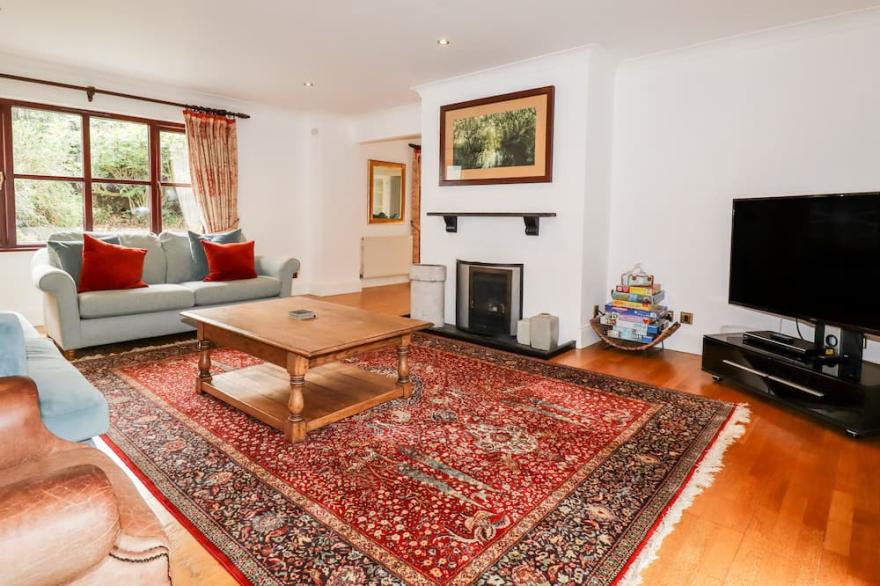 SNOWDROP, family friendly, luxury holiday cottage in Wadebridge