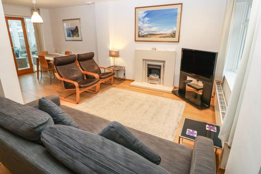 10 TYDDYN ADI, pet friendly, with a garden in Morfa Bychan
