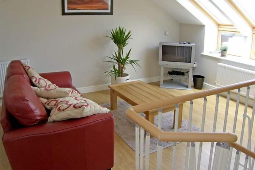 YSGUBOR PENRALLT, luxury holiday cottage in Y Felinheli
