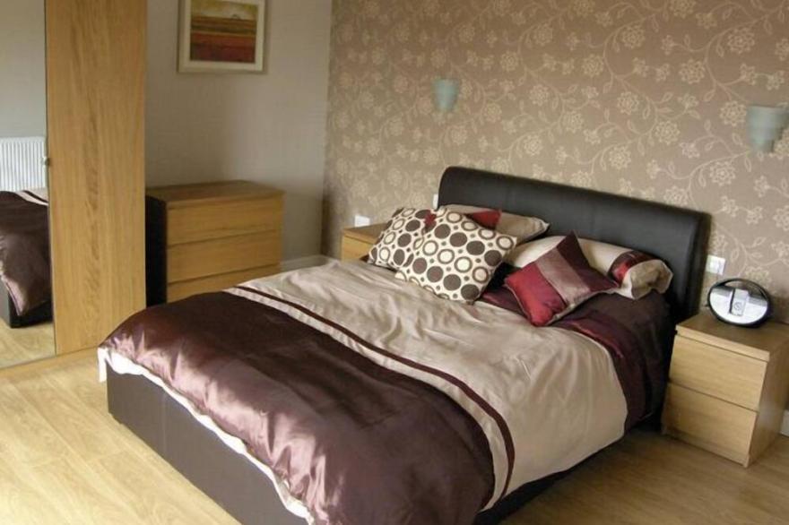 YSGUBOR PENRALLT, luxury holiday cottage in Y Felinheli