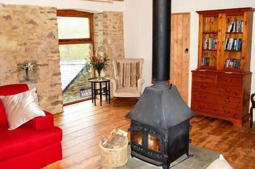 VIRVALE BARN, pet friendly, character holiday cottage in Combe Martin