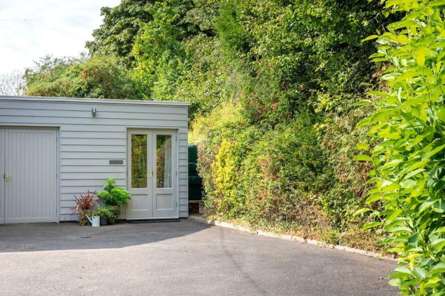 Little Glebe - Two Bedroom House, Sleeps 3