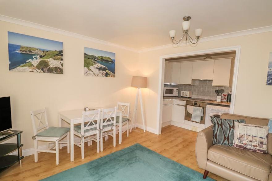 KINGFISHER HOUSE, pet friendly, with a garden in Tintagel
