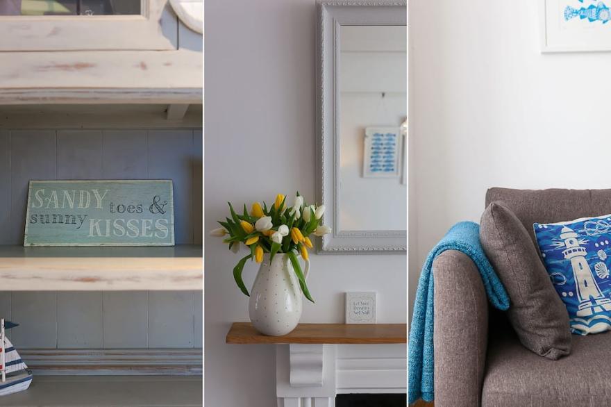 Sea Ayr - Contemporary Town House - Sleeps 8 with Parking For Two Cars