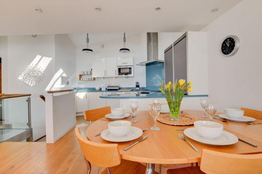 Ocean Blue - Three Bedroom House, Sleeps 6