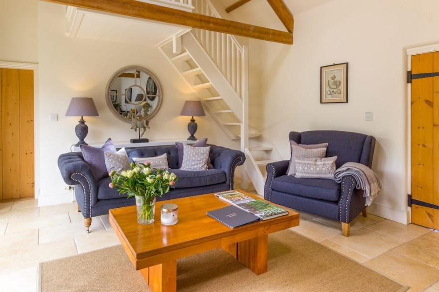 CROFT COTTAGE, family friendly, luxury holiday cottage in Embleton