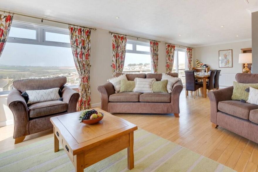 Castaway - Three Bedroom House, Sleeps 6