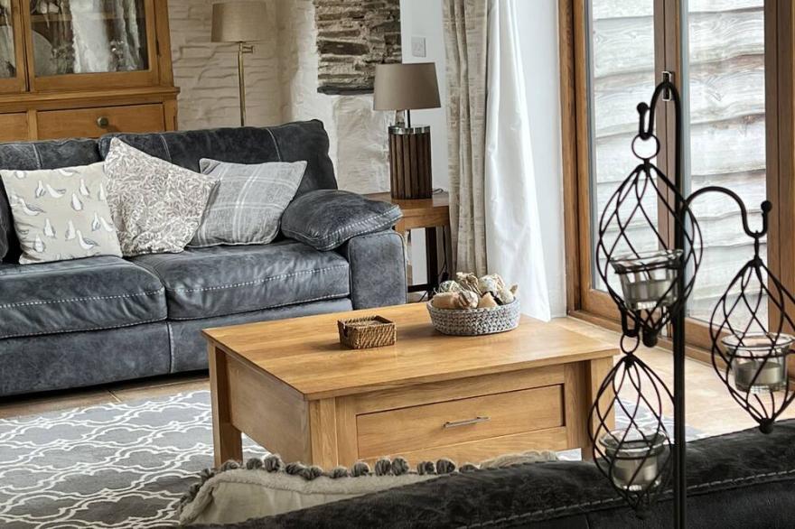 CEDAR LODGE, pet friendly, country holiday cottage in Liskeard