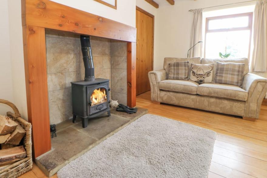 THE BARN COTTAGE, pet friendly, with open fire in Hexham