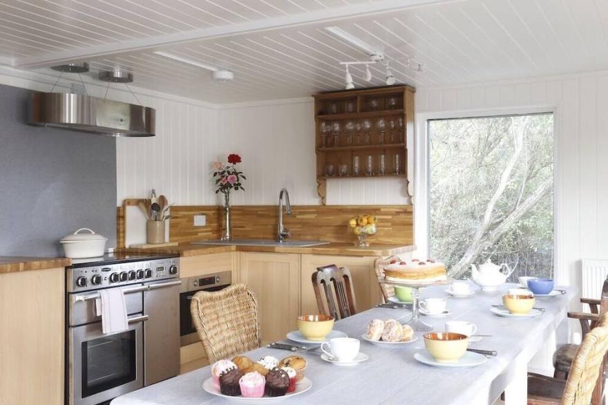 Hollyoak Sanctuary, boutique woodland lodge set in the heart of East Sussex