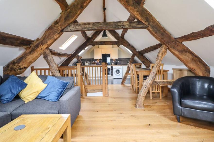 YSGUBOR LAS, family friendly, character holiday cottage in Dolgellau