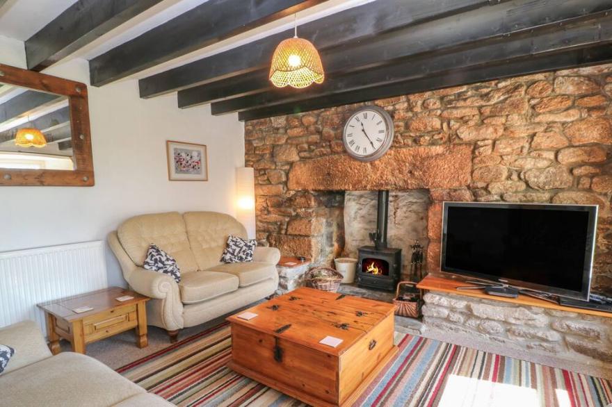 BLACKADON FARM COTTAGE, pet friendly, with open fire in Bodmin Moor