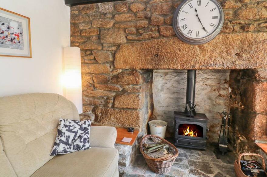 BLACKADON FARM COTTAGE, pet friendly, with open fire in Bodmin Moor