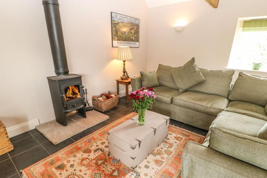 SHEPHERDS BURN COTTAGE, pet friendly, with open fire in Bellingham