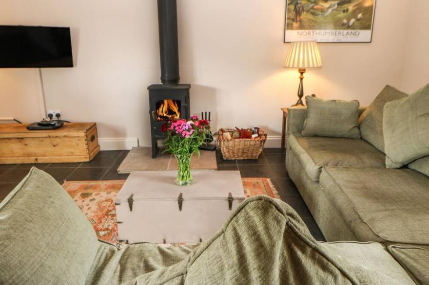 SHEPHERDS BURN COTTAGE, pet friendly, with open fire in Bellingham
