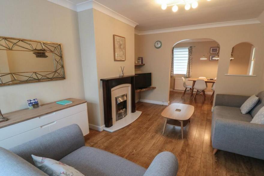 NO. 1 KELLY COTTAGES, family friendly, with a garden in Scarborough