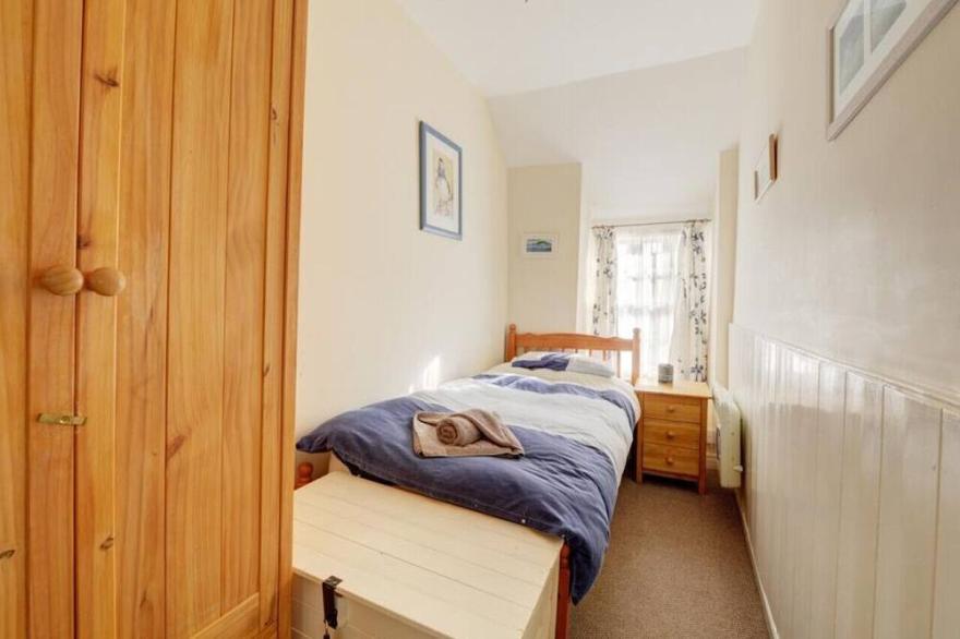 West North Cottage - Two Bedroom House, Sleeps 3