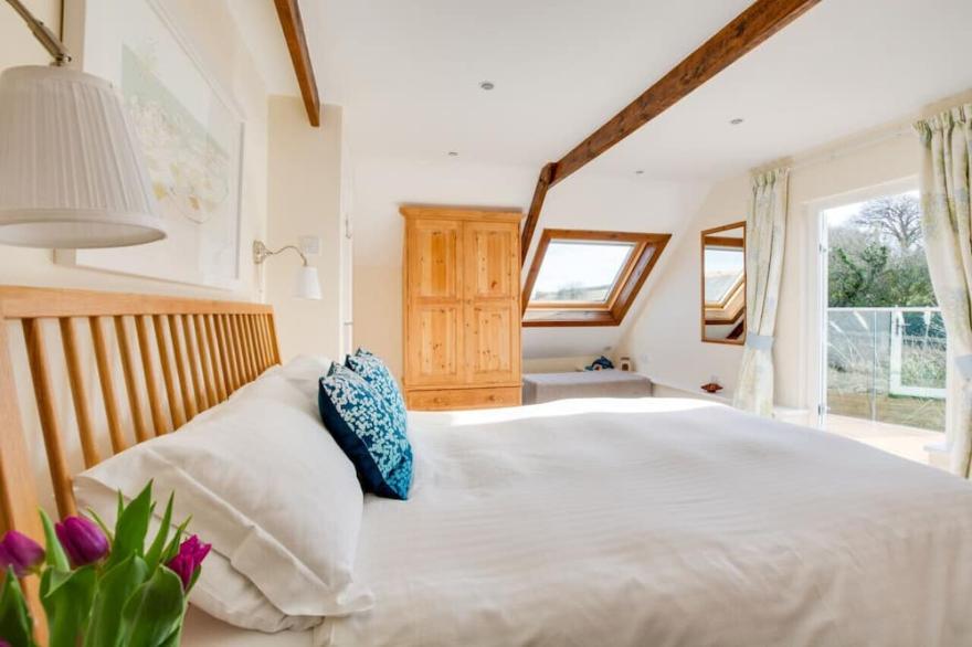 The Barn - Two Bedroom House, Sleeps 4