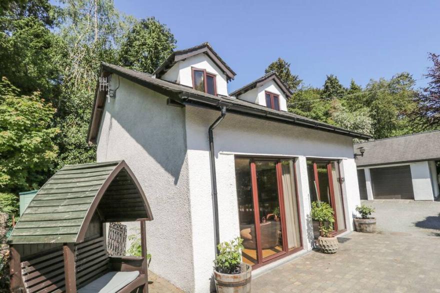 STONEGARTH MEWS, romantic, luxury holiday cottage in Grasmere