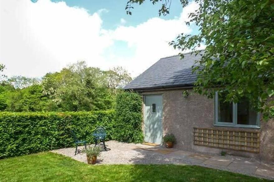 THE LODGE, LOWER TREFEDW, pet friendly in Pandy, South Wales