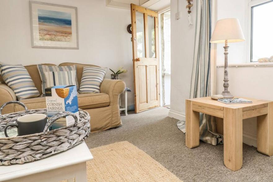 DRIFTWOOD COTTAGE, family friendly, with open fire in Helston