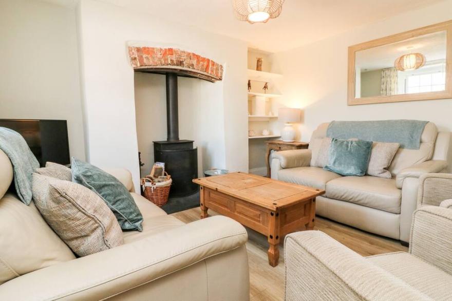 PHEASANT COTTAGE, pet friendly, country holiday cottage in Ilfracombe
