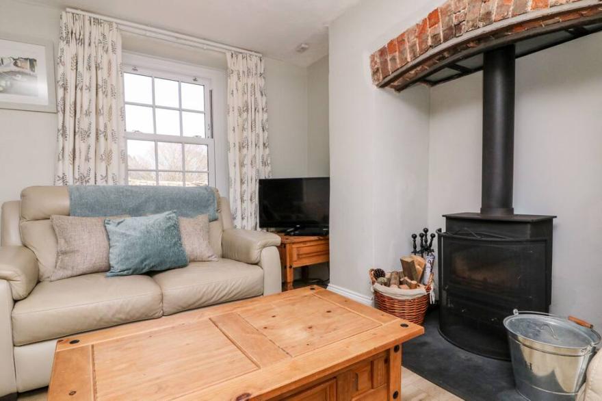 PHEASANT COTTAGE, pet friendly, country holiday cottage in Ilfracombe