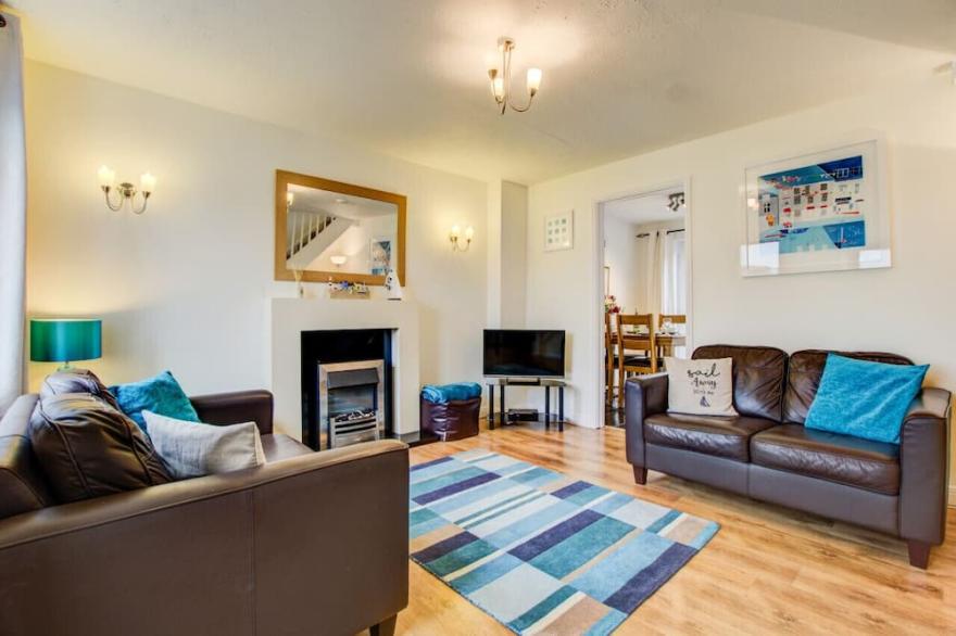Dory Cottage - Two Bedroom House, Sleeps 4