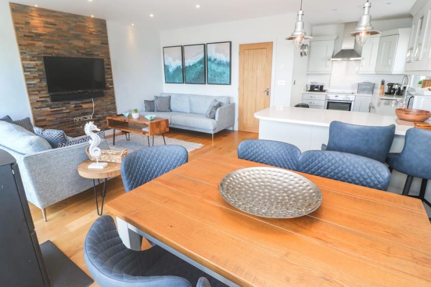 SEAFIELD, family friendly, luxury holiday cottage in Carbis Bay