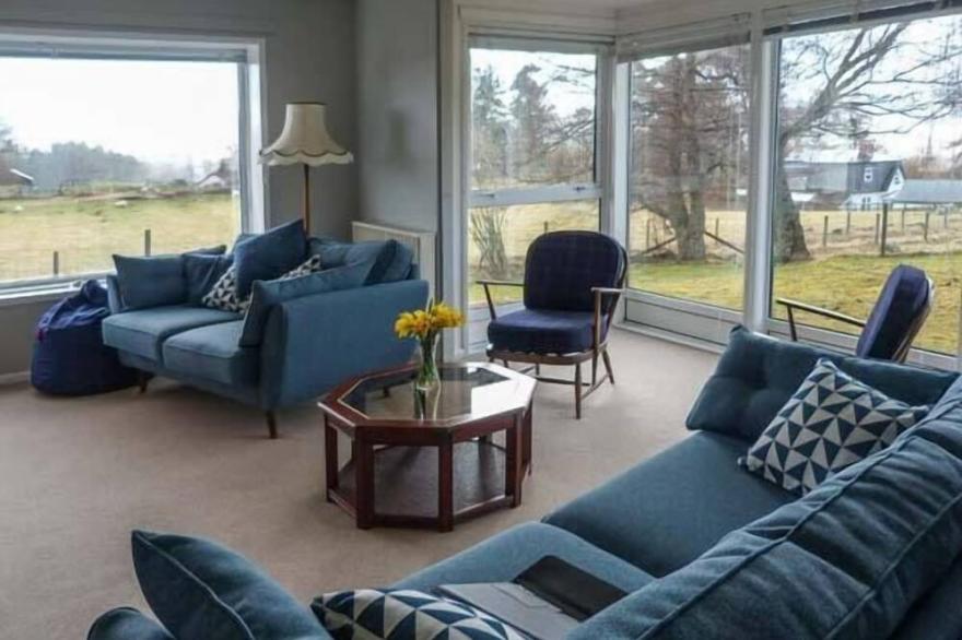 FRONTHILL, pet friendly, character holiday cottage in Newtonmore