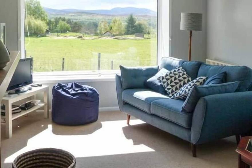 FRONTHILL, pet friendly, character holiday cottage in Newtonmore