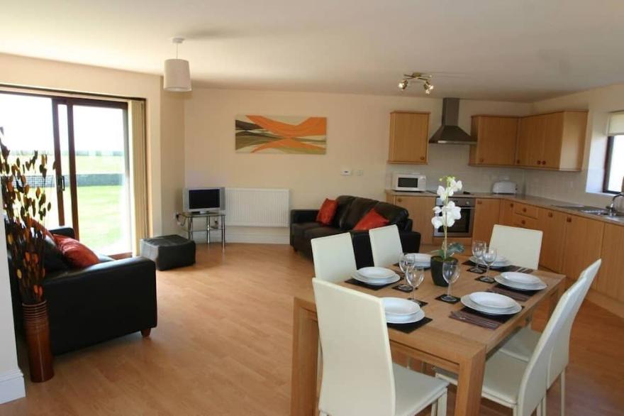 SEA SHORE, pet friendly, country holiday cottage in Marazion