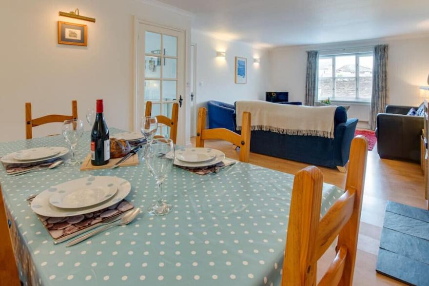 Kestrel House - Three Bedroom House, Sleeps 6