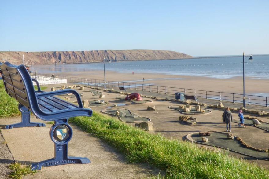 2 CALVERT CROFT, pet friendly, country holiday cottage in Filey