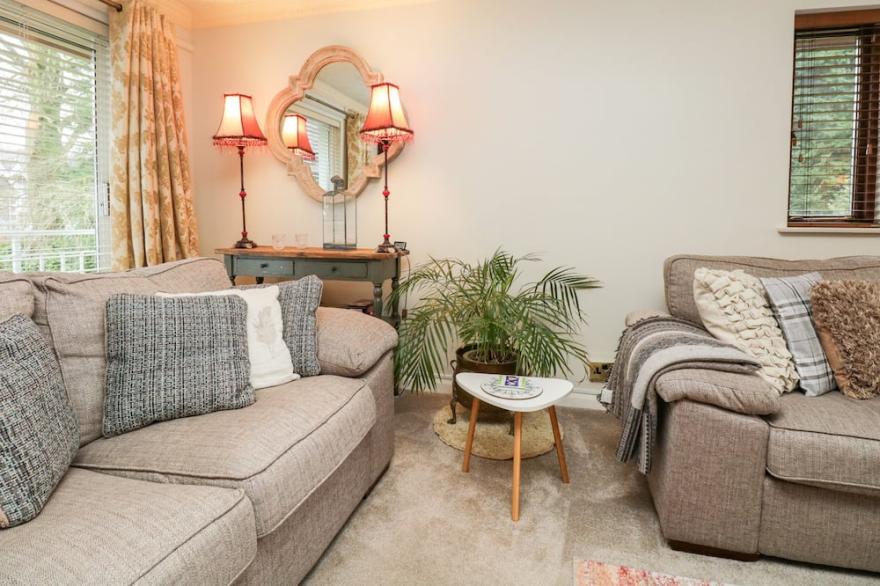 KEMPTON, pet friendly, with a garden in Bowness-On-Windermere