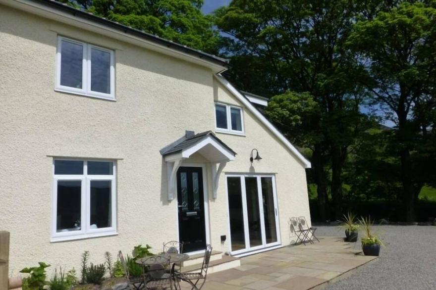 ERIBEL COTTAGE, pet friendly, luxury holiday cottage in Keswick