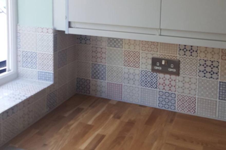 Two bed house priv drive, garden, 10 min walk 2 tube, 20 min tube 2 city centre,