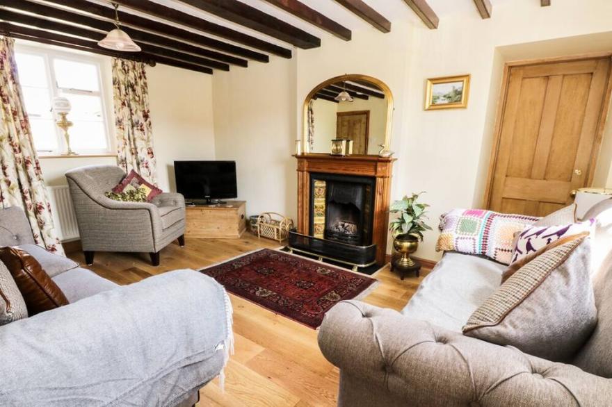 AUBURN HOUSE, family friendly, with open fire in Beadlam