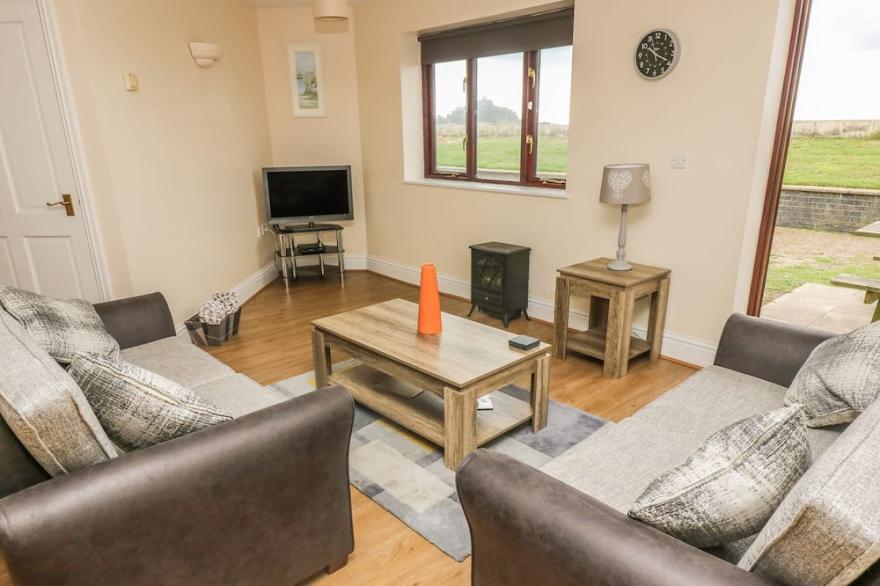 SHORELINE, pet friendly, country holiday cottage in Marazion