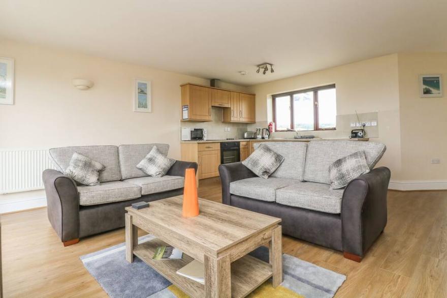 SHORELINE, pet friendly, country holiday cottage in Marazion