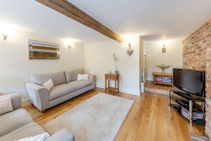 BEDEHOUSE COTTAGE, family friendly, with a garden in Cromford