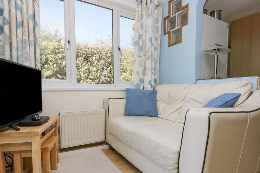 RESPRYN, country holiday cottage, with hot tub in Mevagissey