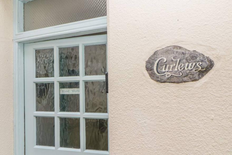 CURLEWS COTTAGE, pet friendly, character holiday cottage in Looe