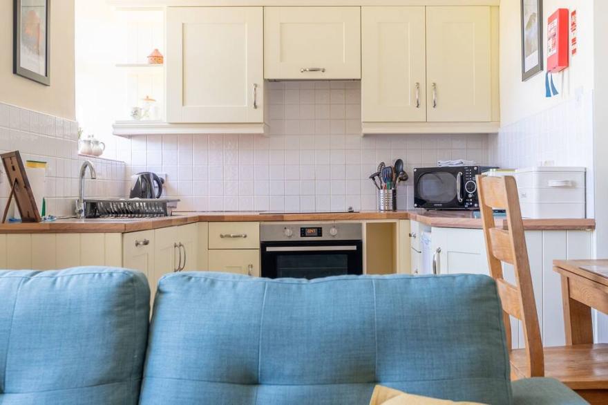 CRUMMOCK, pet friendly, with open fire in Sawrey