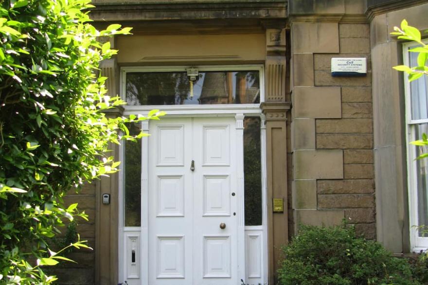 Stunning apartment in Prestigious Grange area close to Morningside & Marchmont