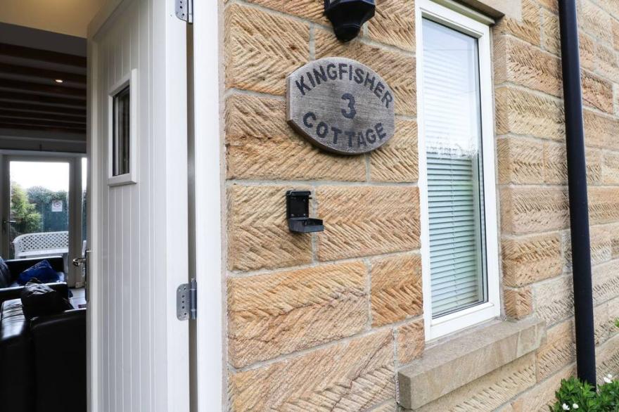 KINGFISHER, pet friendly, with open fire in Whitby